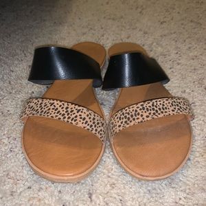 Woman’s strappy Sandal 🖤🤎